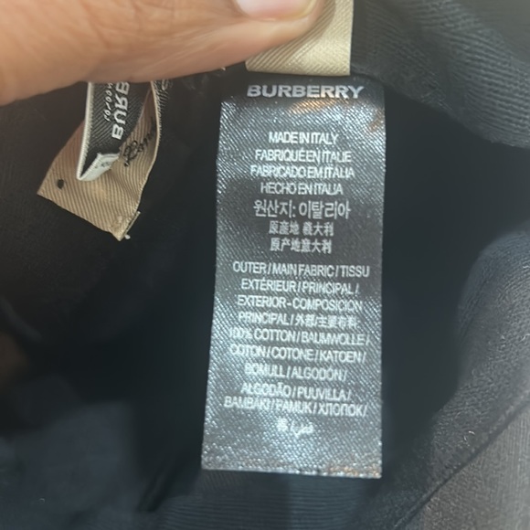 Burberry Black Hat Looks Brand New Without a Tag & Price attached - Picture 7 of 8